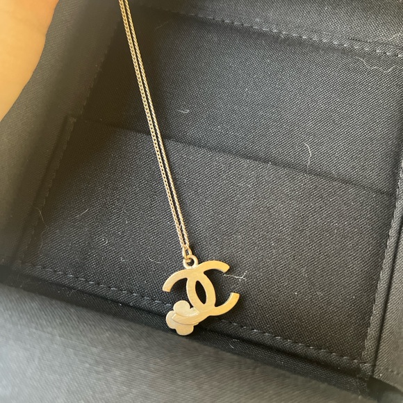 Chanel Camilla Necklace - Picture 5 of 8